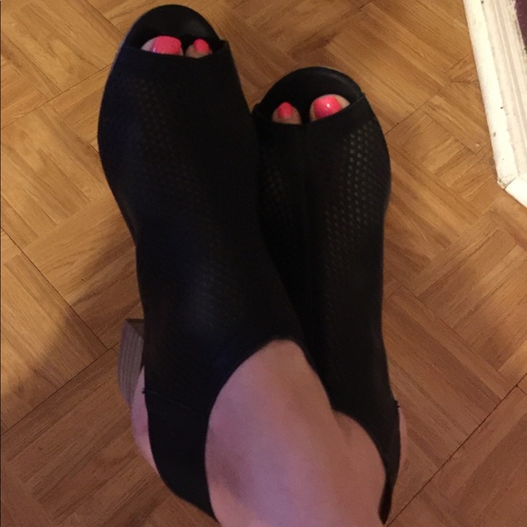 Restricted Black Size 6.5 Women’s Shoes Mesh top - Picture 2 of 7